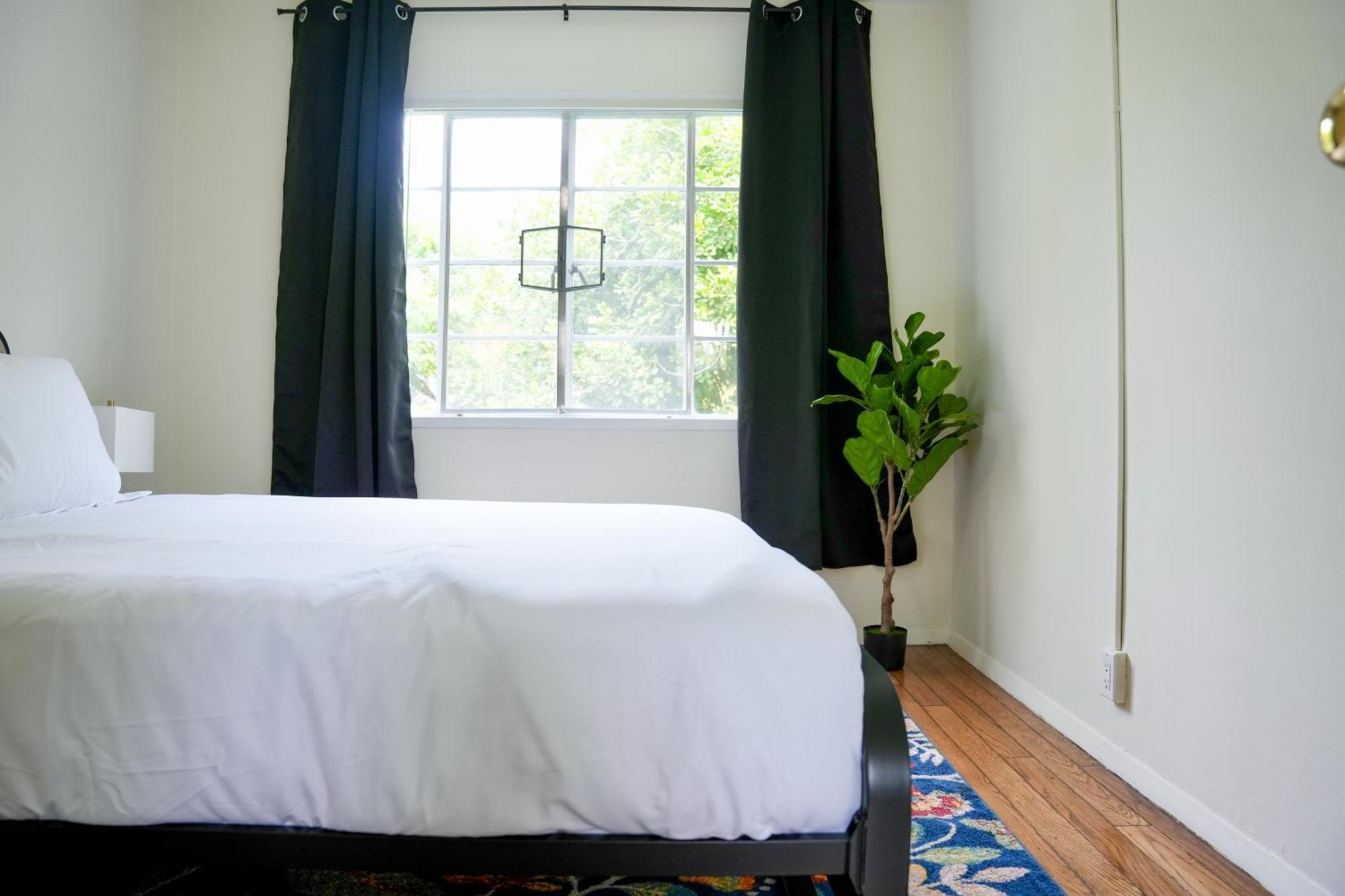 Angeles Miracle Mile Spacious 2br Townhouse Apartment
