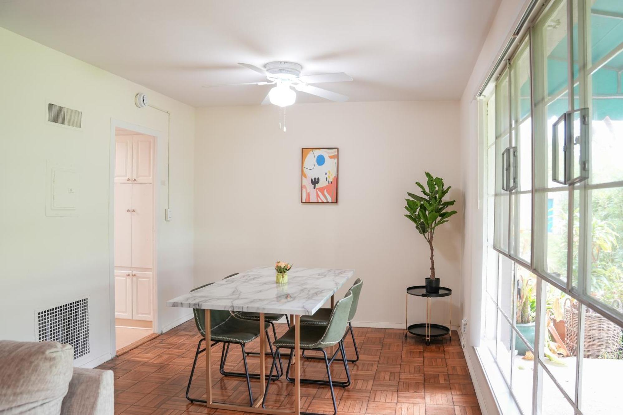 Apartment Angeles Miracle Mile Spacious 2br Townhouse *