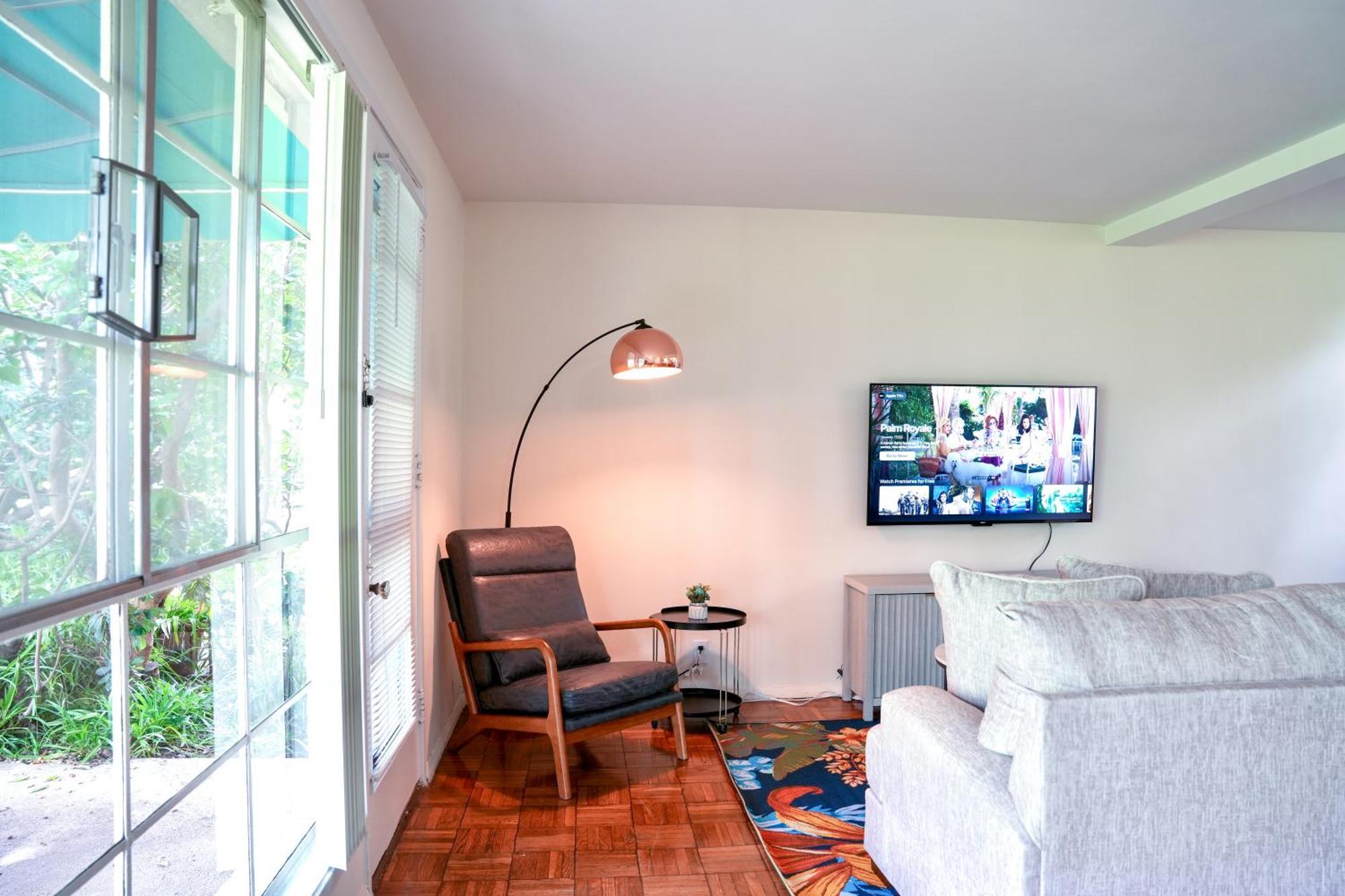 Angeles Miracle Mile Spacious 2br Townhouse